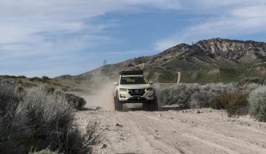 Ένα άγριο Nissan X-Trail με ερπύστριες