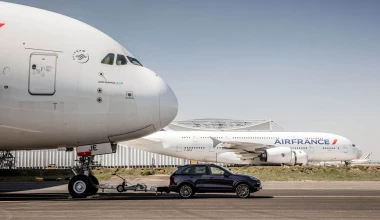 Porsche Cayenne ρυμουλκεί Airbus 285 τόνων (video)