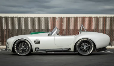 Θα πήγαινες με 324 km/h με μια ρέπλικα Cobra;