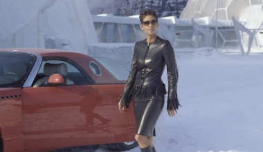 Τα κορίτσια του James Bond πίσω από το τιμόνι