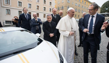 Πουλήθηκε η Lamborghini του... Πάπα
