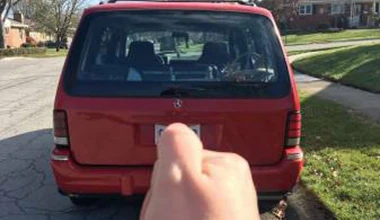 Αυτή είναι η νέα μόδα ανάρτησης αγγελιών αυτοκινήτων;