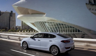 ΠΡΩΤΗ ΟΔΗΓΗΣΗ: Nέο Hyundai i30 Fastback