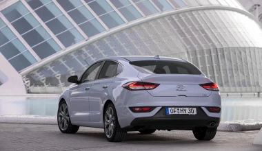 ΠΡΩΤΗ ΟΔΗΓΗΣΗ: Nέο Hyundai i30 Fastback