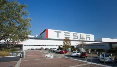 Όλο το παρασκήνιο του ερχομού της Tesla στην Ελλάδα