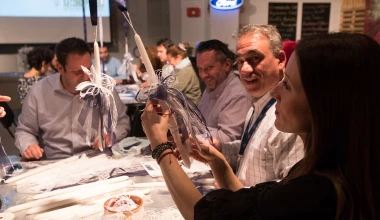 Πασχαλινές λαμπάδες από τους εργαζόμενους της Ford