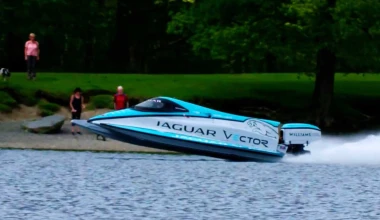 Η Jaguar σπάει ρεκόρ μέσα στο… νερό (video)