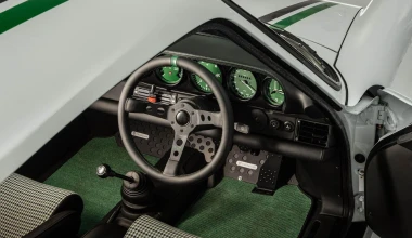 Αυτή ή μια καινούργια 911 GT2 RS;