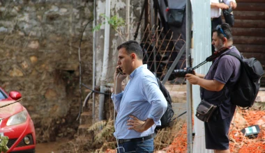 Βούτηξαν στις λάσπες για να βγάλουν τα αυτοκίνητά τους! (+vid)