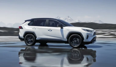 Νέο υβριδικό Toyota RAV4 στο Παρίσι