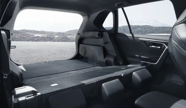 Νέο υβριδικό Toyota RAV4 στο Παρίσι