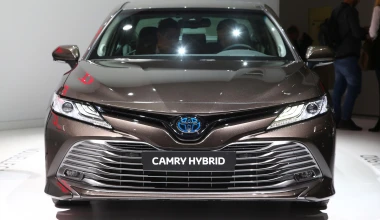 Το υβριδικό Camry αντικαθιστά το Toyota Avensis