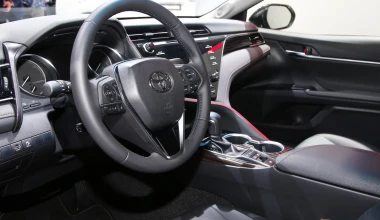 Το υβριδικό Camry αντικαθιστά το Toyota Avensis