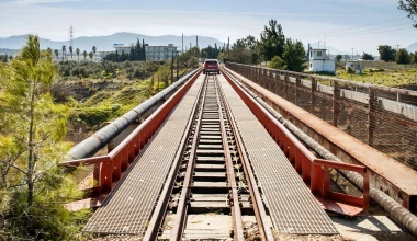 Ισθμός, ράγες τραίνου και νέο Evoque: ένας εντυπωσιακός συνδυασμός!