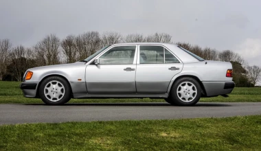 Ποιος ηθοποιός έχει 1 από τις μόλις 29 δεξιοτίμονες Mercedes 500E;