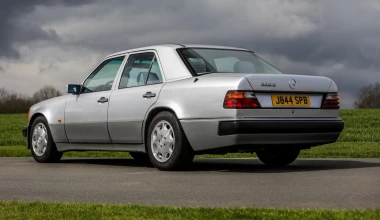 Ποιος ηθοποιός έχει 1 από τις μόλις 29 δεξιοτίμονες Mercedes 500E;