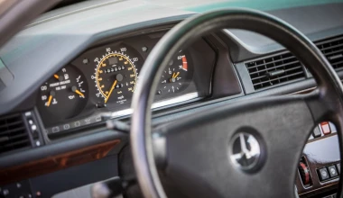 Ποιος ηθοποιός έχει 1 από τις μόλις 29 δεξιοτίμονες Mercedes 500E;