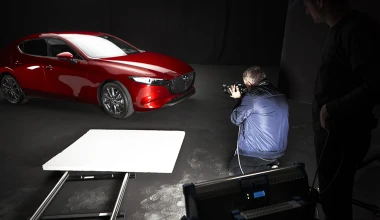 Φωτογράφος απαθανατίζει το νέο Mazda3 σε «επιθετικές» πόζες