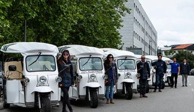 Tuk-Tuk: ‘Άρωμα’ Ταϊλάνδης σε Αθήνα, Τήνο, Μύκονο και Σαντορίνη