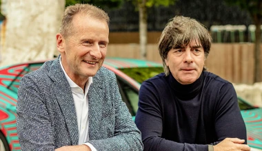 Ο προπονητής της Εθνικής Γερμανίας στο τιμόνι του ηλεκτρικού Volkswagen ID.3 (vid)