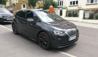 Το ηλεκτρικό Volkswagen ID. 3 εθεάθη στη Στουτγάρδη 