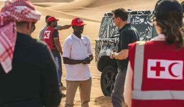 Ο Ερυθρός Σταυρός δοκιμάζει το νέο Land Rover Defender (video)