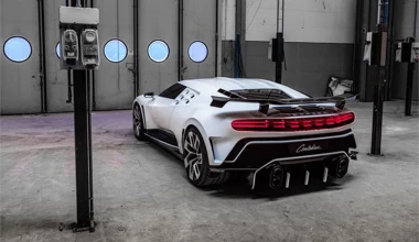 Αυτή είναι η Bugatti Centodieci