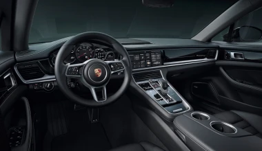 Η επετειακή Porsche Panamera με τις χρυσές λεπτομέρειες