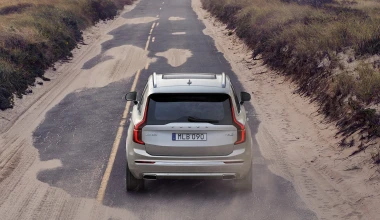 Volvo XC90 T8 Plug-in Hybrid Electric. Recharge!