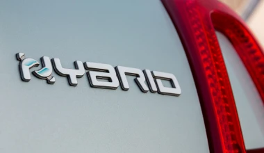 Έρχονται τα υβριδικά Fiat 500 και Panda