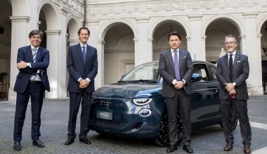 Το ηλεκτρικό Fiat 500 υπέβαλε τα διαπιστευτήριά του στον Πρόεδρο της Ιταλίας