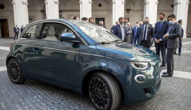 Το ηλεκτρικό Fiat 500 υπέβαλε τα διαπιστευτήριά του στον Πρόεδρο της Ιταλίας