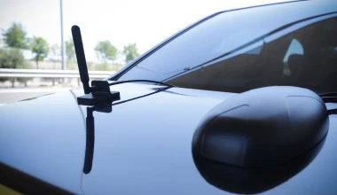 Δοκιμές στην Ελλάδα: Λωρίδες στο δρόμο που «επικοινωνούν» με τα οχήματα (video)