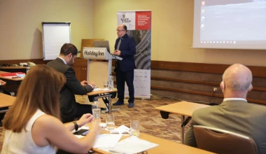 Δοκιμές στην Ελλάδα: Λωρίδες στο δρόμο που «επικοινωνούν» με τα οχήματα (video)