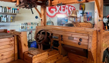 Εντυπωσιακό: Μετέτρεψε ένα Jeep Commander σε… ξύλινο καναπέ 