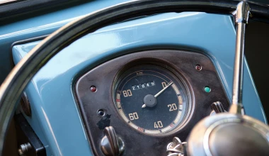 Αυτή είναι η Sofie. Είναι 70 ετών, αλλά πάντα νέα και εντυπωσιακή!