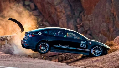 Ένα αγωνιστικό Tesla «απογειώνεται» στο Pikes Peak