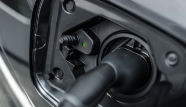 Αυτό είναι το νέο Toyota RAV4 Plug-in Hybrid, με 306 ίππους