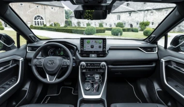 Αυτό είναι το νέο Toyota RAV4 Plug-in Hybrid, με 306 ίππους