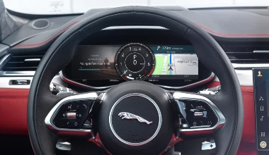 Νέα Jaguar F-Pace: Υβριδική και ριζικά μεταμορφωμένη! (Video)