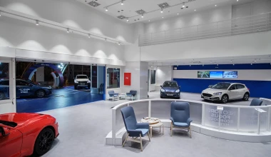 H Ford σας καλωσορίζει στην ανανεωμένη, υπερσύγχρονη έκθεσή της στο The Mall Athens (Video)