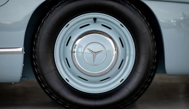 Πόσο πωλήθηκε μία σπάνια Mercedes-Benz 300 SL Gullwing μέσω διαδικτύου; 