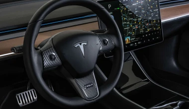 Με σπορ πινελιές το Tesla Model 3