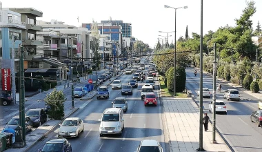 Αθήνα: Πόσο έρημη ήταν την πρώτη εργάσιμη με lockdown (Φωτογραφίες)