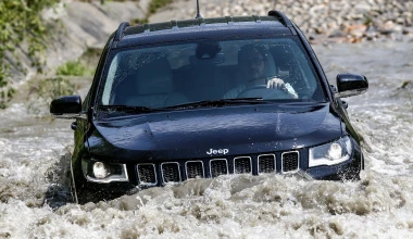 Αποκτήστε τα υβριδικά Renegade και Compass με έκπτωση και δώρο τον οικιακό φορτιστή