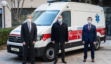 Δωρεά ασθενοφόρου στο Ε.Κ.Α.Β. από την Kosmocar