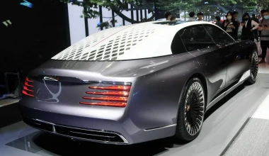 Hongqi L-Concept: Η λιμουζίνα που δεν έχει τιμόνι αλλά έχει πολυέλαιο 