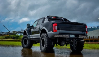 To Ford Raptor δεν σου είναι αρκετό; Δες το MegaRaptor!
