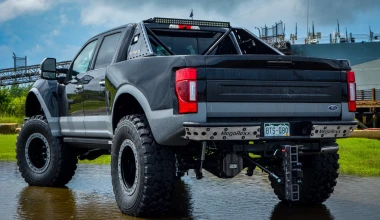 To Ford Raptor δεν σου είναι αρκετό; Δες το MegaRaptor! 