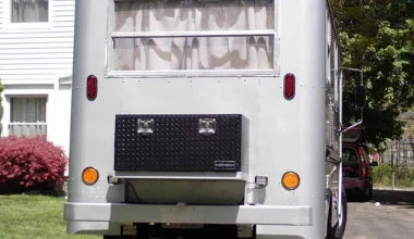 Θα έδινες 35.000 ευρώ για αυτό το αλουμινένιο vintage τροχόσπιτο; [Video]